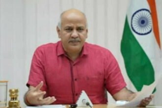 सिंगापुर स्ट्रेन पर गरमाई राजनीति: सिसोदिया बोले- केजरीवाल को बच्चों की चिंता और केंद्र को सिंगापुर की