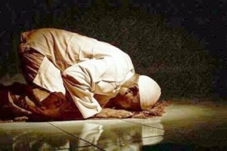 जुमे की नमाज के दौरान मस्जिद में विस्फोट से 12 लोगों की मौत