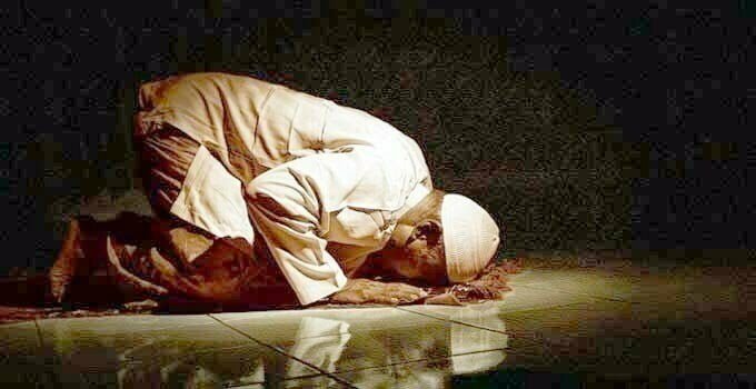 जुमे की नमाज के दौरान मस्जिद में विस्फोट से 12 लोगों की मौत