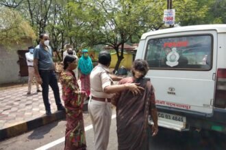 मातृ दिवस पर दुर्ग पुलिस का शानदार कार्य, बरसात में भीगती असहाय बुजुर्ग महिला को वृद्धाश्रम पहुंचाया