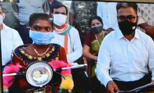 Chief Minister Bhupesh Baghel appreciated the spirit of Divyang student Geeta