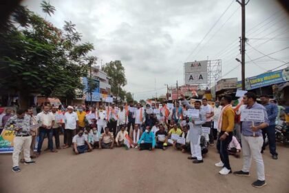 Demonstration of Block Congress Committee Dhamdha against inflation