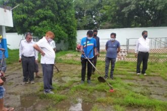 Amidst the activation of monsoon, the commissioner of the corporation inspected