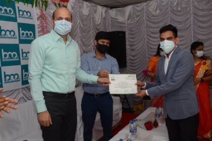 For better services during the Corona period, more than 150 personnel including doctors were honored