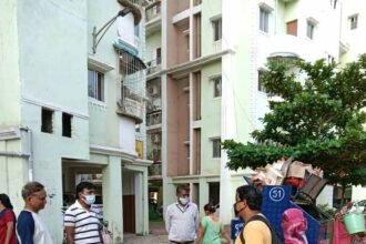 The commissioner reached Talpuri to see door to door garbage collection