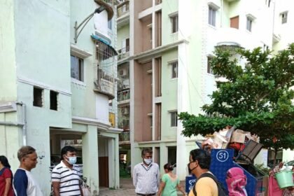 The commissioner reached Talpuri to see door to door garbage collection