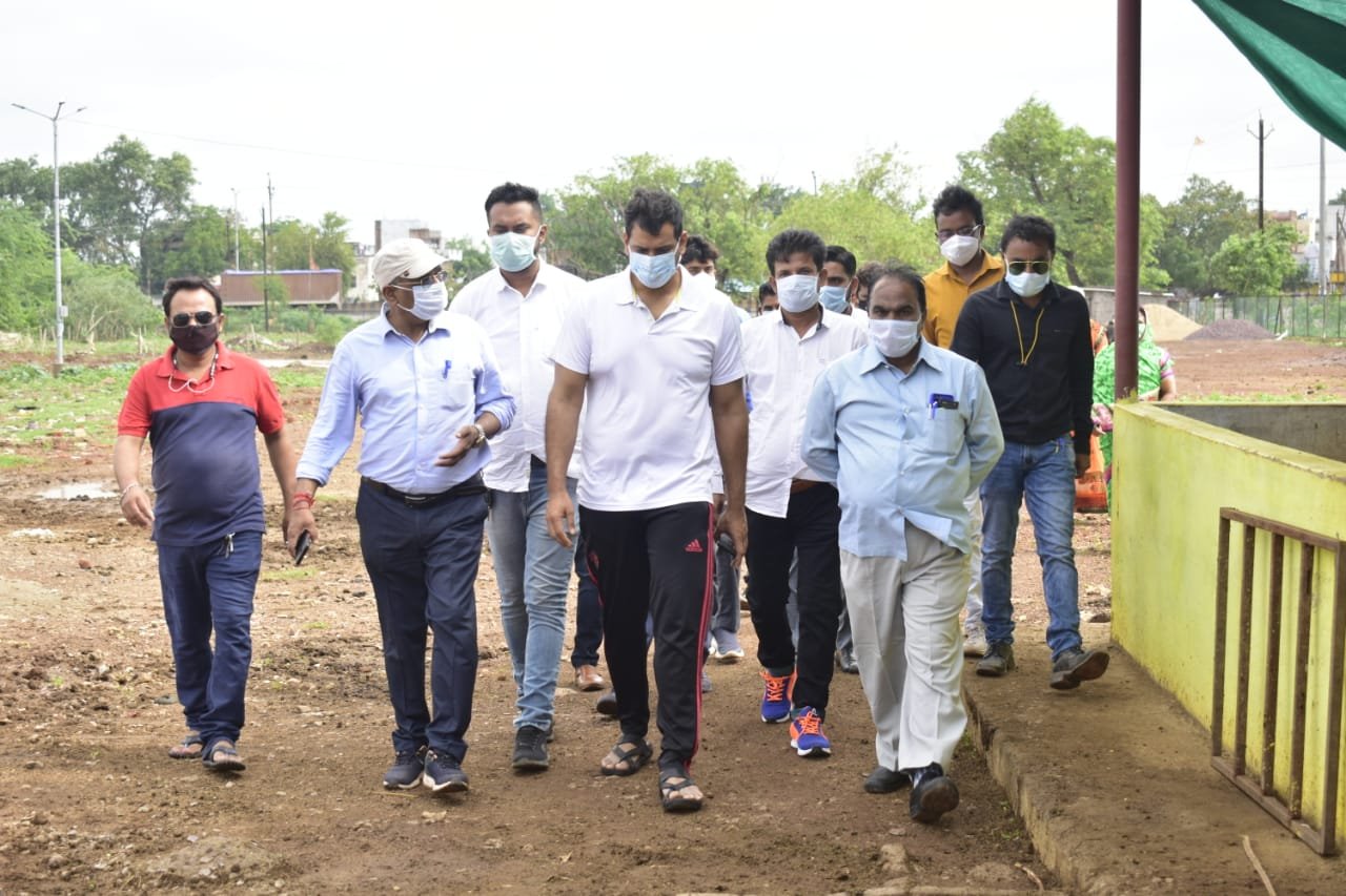 Bhilai MLA Devendra Yadav inspected Gothan, angry about the delay