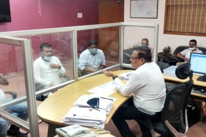 Youth Congress National Secretary Mo Shahid met ED Dubey and warned