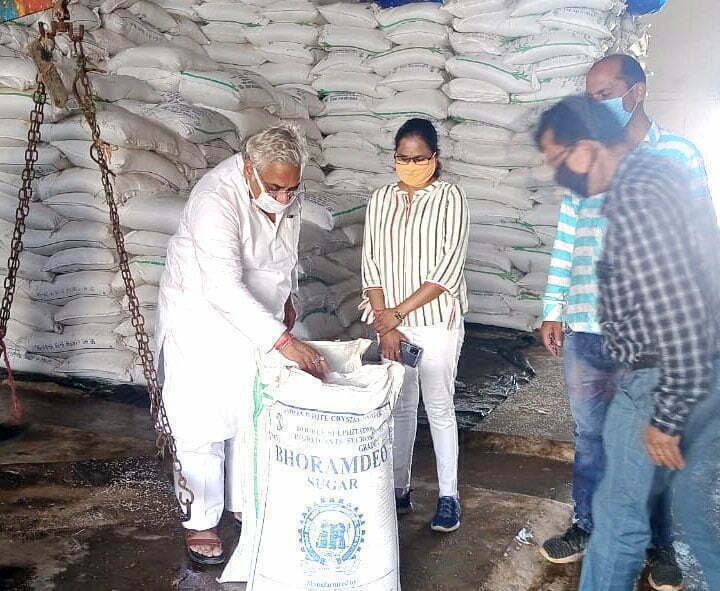 Chhattisgarh State Warehousing Corporation President Arun Vora did a smoky visit to the warehouses