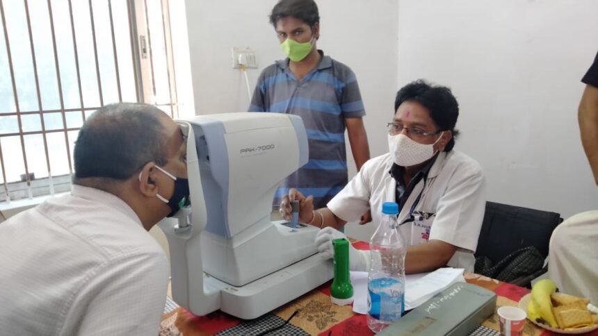 Senior citizens of police family got benefit in health camp... 60 people will get glasses