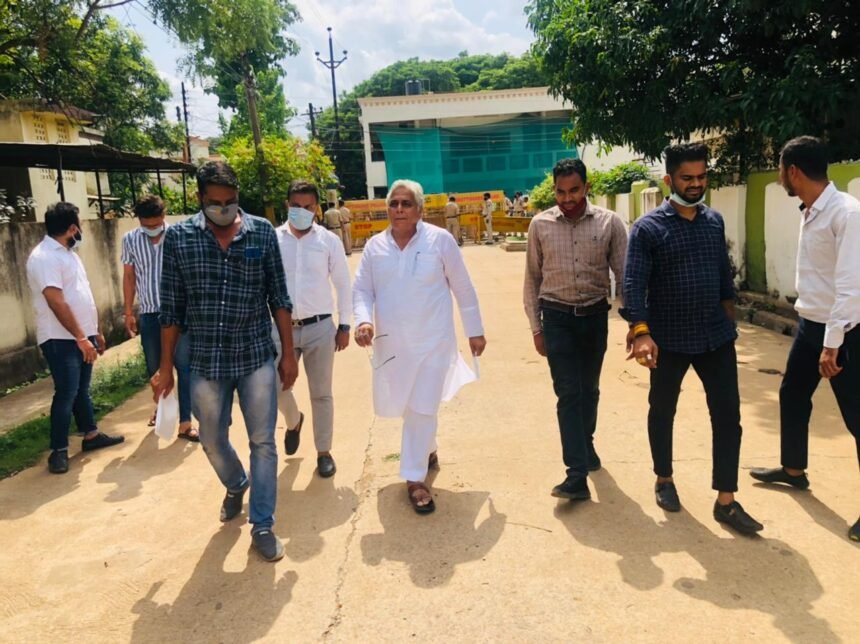 The BJP workers who came to siege MLA Vora turned upside down