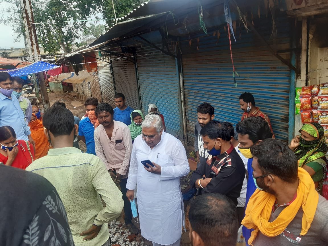 Complaint of delay in construction of Unished reached Urban Bodies Minister