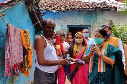 District Congress Committee Bhilai served an example on the birth anniversary of Rahul Gandhi