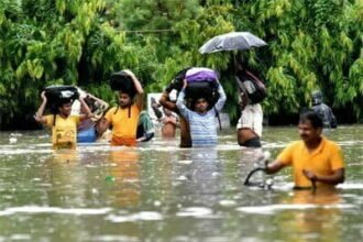 मानसून की पहली बारिश ने बढ़ाई बाढ़ की चिंता, 12 जिलों में रेड अलर्ट