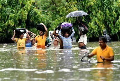 मानसून की पहली बारिश ने बढ़ाई बाढ़ की चिंता, 12 जिलों में रेड अलर्ट