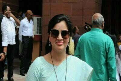 जाति प्रमाणपत्र मामला: सांसद और अभिनेत्री नवनीत कौर राणा को सुप्रीम कोर्ट से राहत, बॉम्बे हाईकोर्ट के फैसले पर रोक