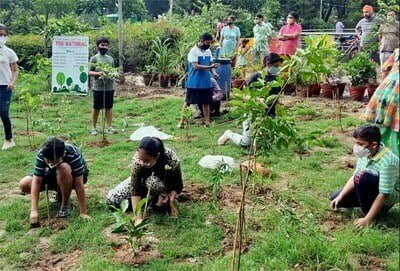 अच्छी पहल: कोरोना की दूसरी लहर ने समझाया ऑक्सीजन का महत्व तो 10 बच्चों ने लगा दिए 750 पौधे