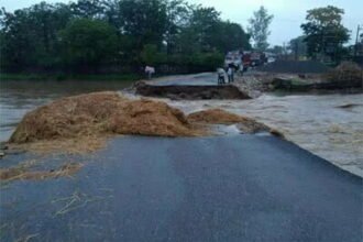 सोनभद्र में नेशनल हाईवे पर बना अस्थाई पुल बहा, छत्तीसगढ़- झारखंड सहित कई राज्यों से संपर्क टूटा