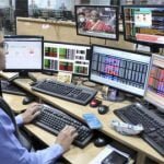 मामूली तेजी के साथ बंद हुआ सेंसेक्स, निफ्टी 15700 के पार