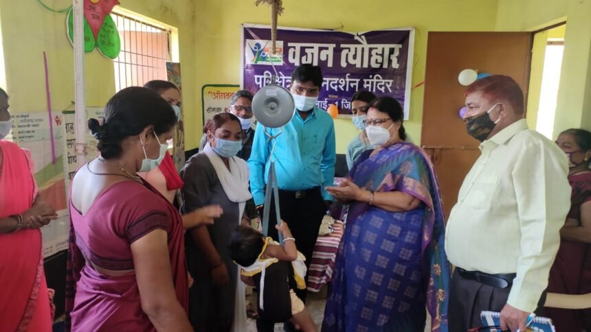 Malnutrition free campaign: Corporation commissioner reached Anganwadi center