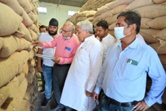 Vora reached the inspection of warehouse godowns in Mahasamund area