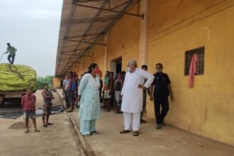 Warehousing President Vora visited the warehouses of Balod area… regular inspection… instructed for safe storage