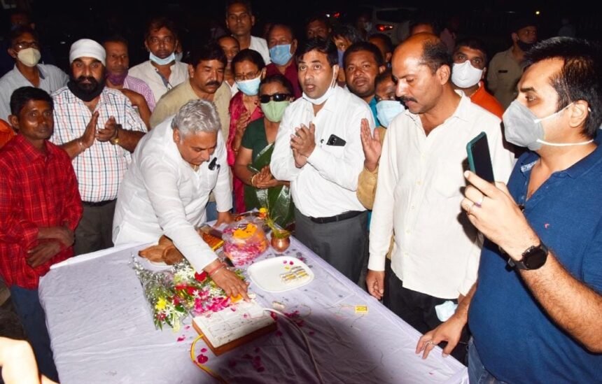 The gateway of the city became the center of public attraction… the dilapidated garden