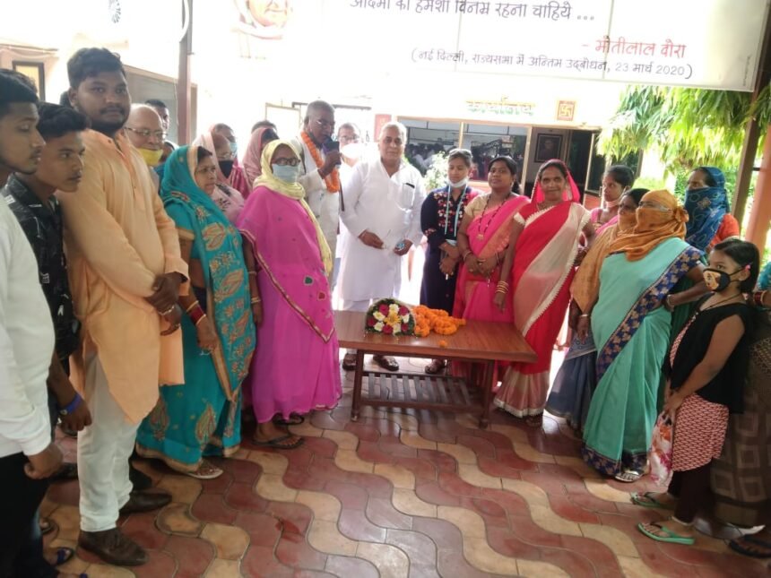 Dhobi Samaj felicitated MLA Vora on getting the status of cabinet minister