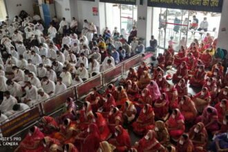 The glory of the gurus was praised in the Dharma Sabha