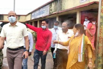 Collector Dr. Sarveshwar Bhure visited Kohka School… The school will be renovated