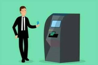 झटका: केंद्रीय बैंक ने बढ़ाई फीस, कल से दूसरे बैंक के एटीएम से पैसा निकालना पड़ेगा महंगा