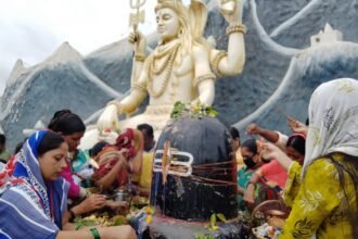 First Monday of Sawan: The pagoda resonated with the chants of Har Har Mahadev