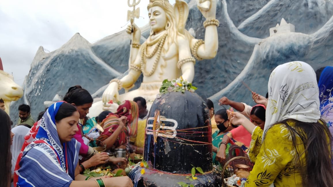 First Monday of Sawan: The pagoda resonated with the chants of Har Har Mahadev
