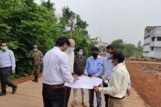 Collector Dr. Sarveshwar Narendra Bhure gave instructions to the officers