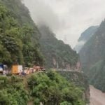 हिमाचल में जारी है भूस्खलन की आफत, हाईवे बंद से सैंकड़ों पर्यटक फंसे