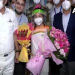 सिल्वर मेडल के साथ वतन लौटीं मीराबाई चानू, दिल्ली एयरपोर्ट पर हुआ जोरदार स्वागत