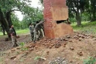 सुकमा में स्थित नक्सली स्मारक को सीआरपीएफ ने आईईडी ब्लॉस्ट कर तोड़ा