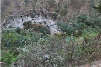 नदी में मिली सब-इंस्पेक्टर की पत्नी की लाश, बच्चे और सिपाही अभी भी लापता