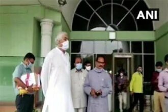 छत्तीसगढ़ कांग्रेस में घमासान: अपनी सरकार के विरोध में मंत्री सिंहदेव का सदन से वॉकआउट, निशाने पर सीएम बघेल