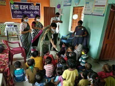 वजन त्योहार: शास्त्री नगर आंगनबाड़ी में बच्चों का किया गया वजन, नापी गई ऊंचाई