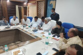 MLA Vora took a review meeting… Instructed officials to work in the field for public problems