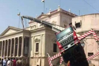 Big accident while putting the tricolor in Gwalior Municipal Corporation