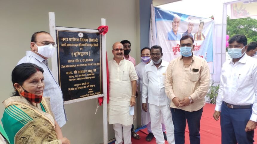 State Congress General Secretary Jitendra Sahu did Bhoomipujan of school building renovation work