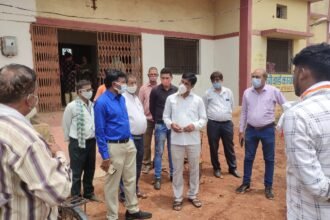 The commissioner reached Puraina at the end of the corporation area