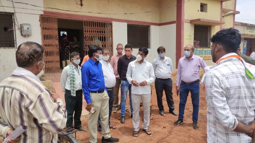 The commissioner reached Puraina at the end of the corporation area