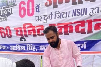Durg district NSUI celebrated CM Baghel's birthday by donating 60 units of blood