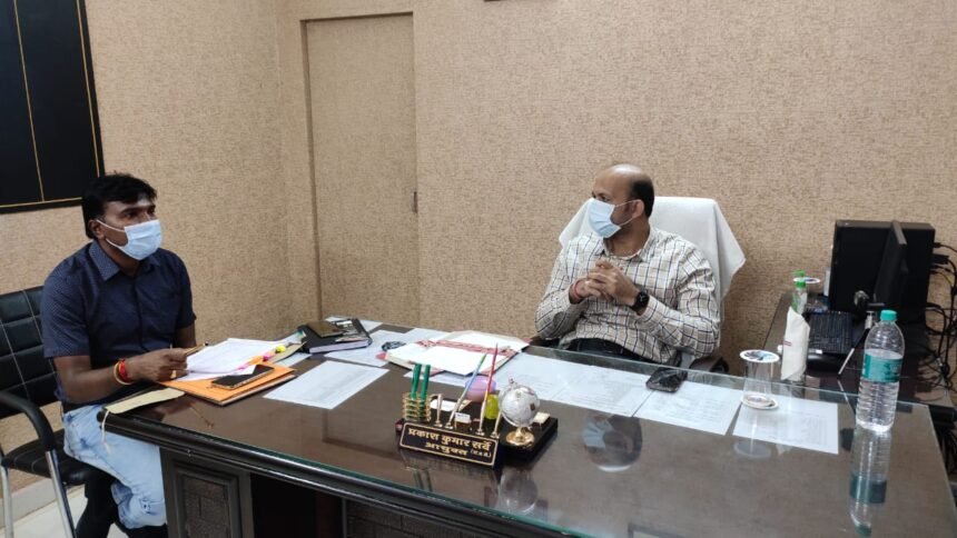 Risali corporation administrator and collector Bhure reviewed the works