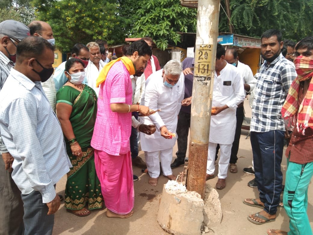 MLA Vora did Bhumipujan: Now the darkness of the public places of the city will be removed