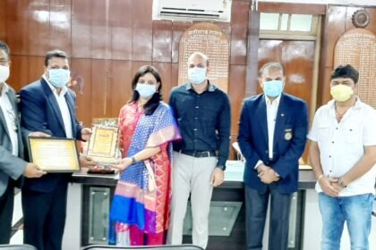 Durg Collector and Home Isolation In-charge Dr. Rashmi Bhure was honored by the Oath Foundation