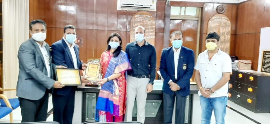 Durg Collector and Home Isolation In-charge Dr. Rashmi Bhure was honored by the Oath Foundation